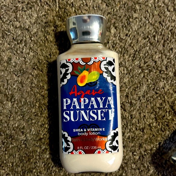 Bath & Body Works Bath & Body Agave Papaya Sunset Lotion Bath And
